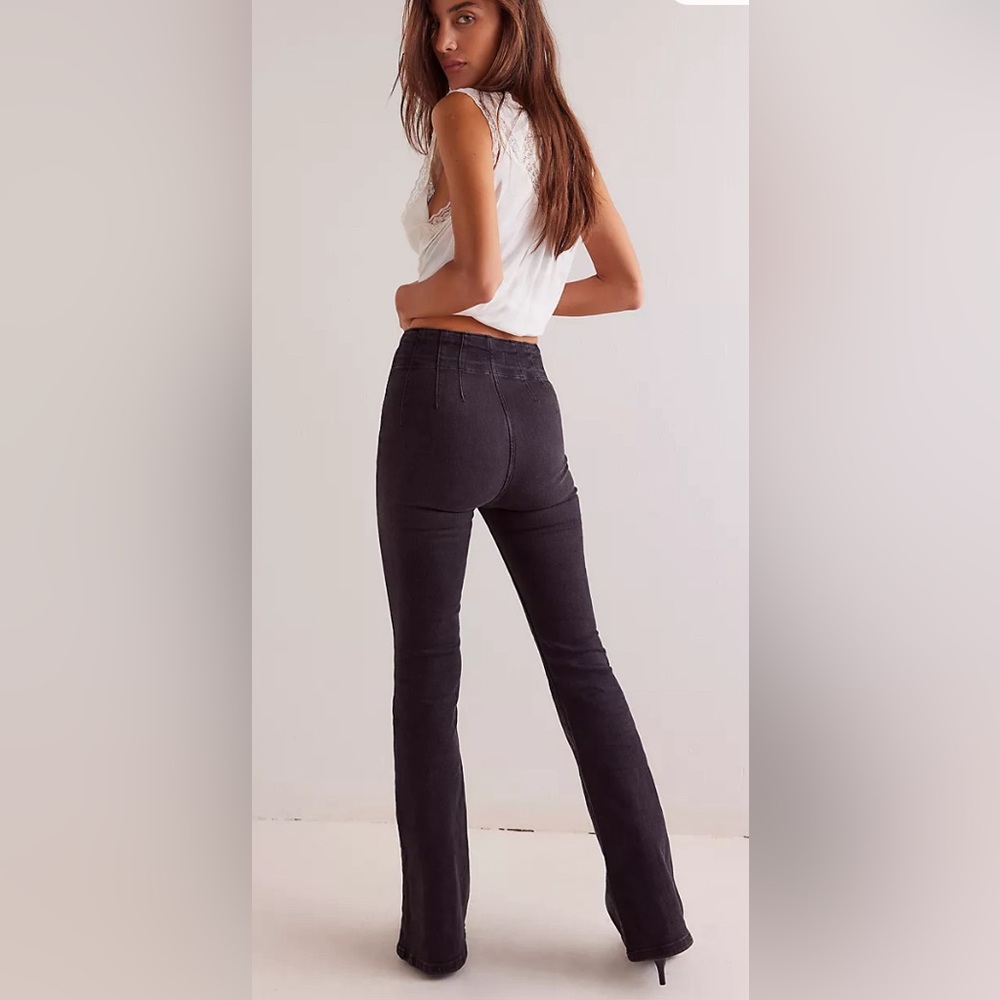 We the Free Jayde High Rise Onyx Flare Jeans Sz. 28 - Picture 4 of 5